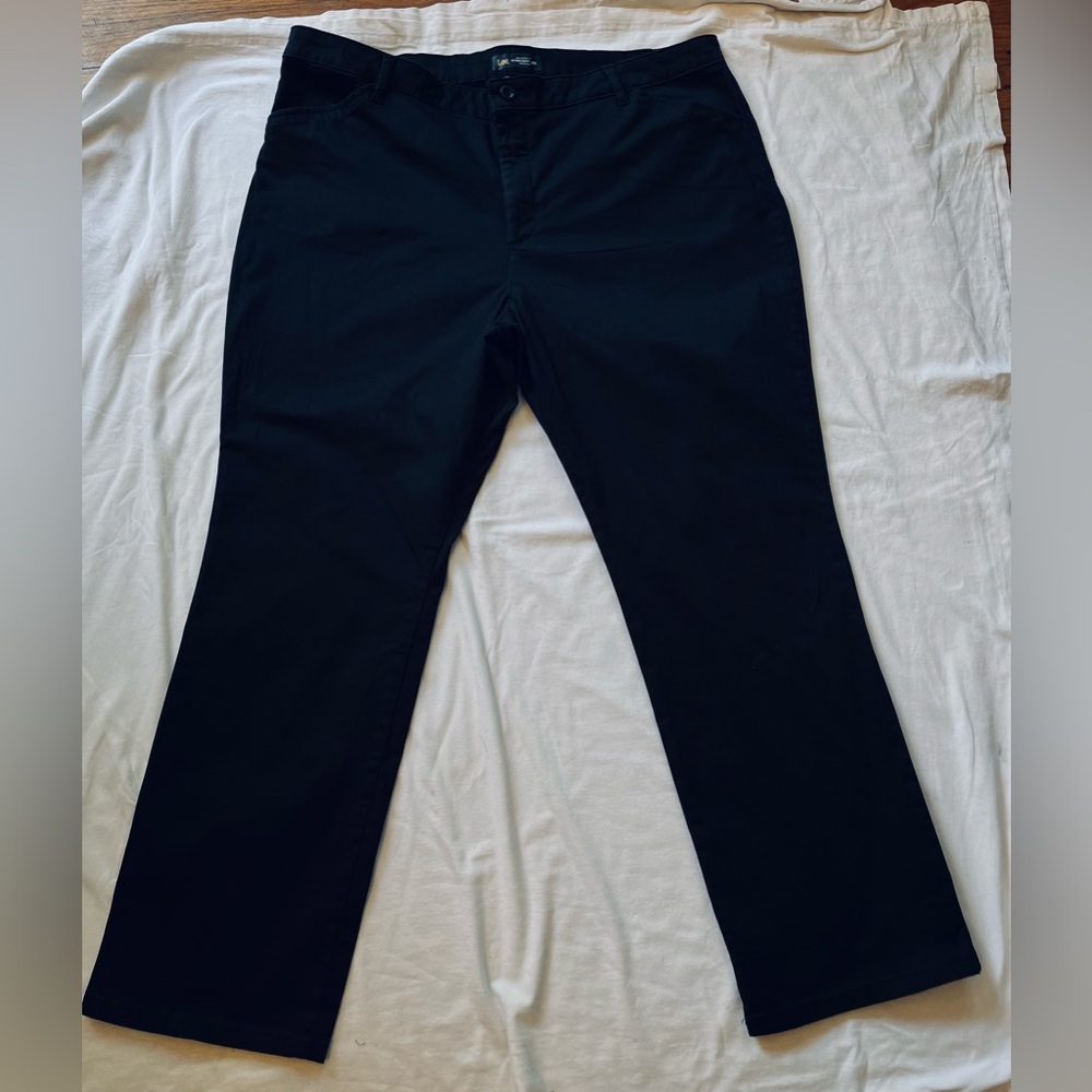 Lee mid rise, relax fit straight leg black jeans, 18 short